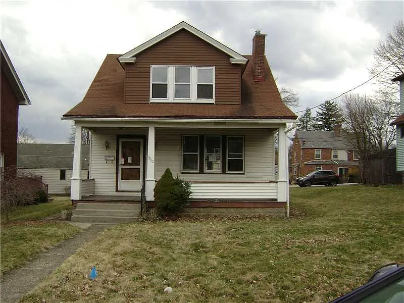 930 Locust Ave photo 1