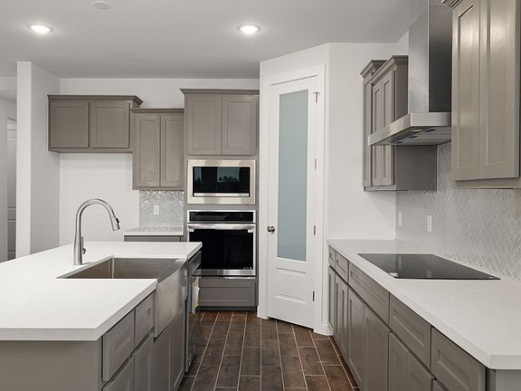 4th image of 5013 Nerine Ave
