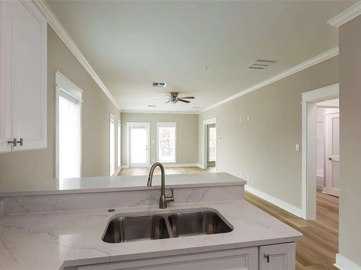 1 bed, 1.0 bath, 741 sqft, $2,200 — Photo 2