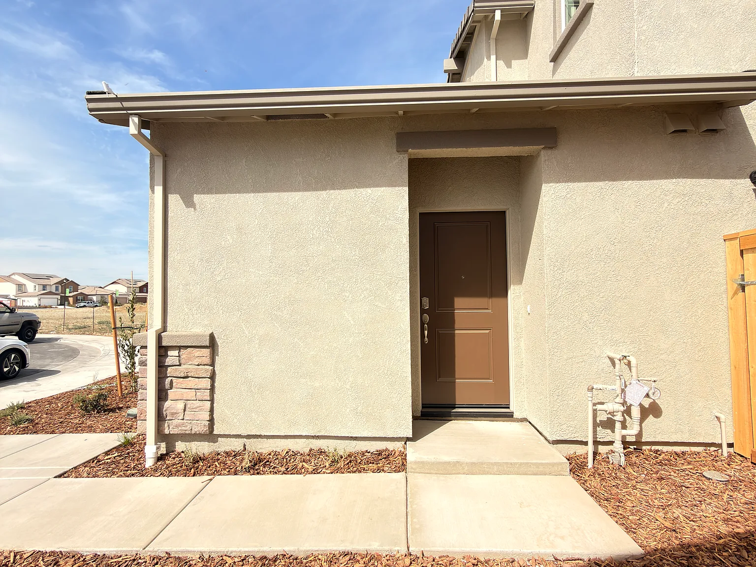 3 bed, 2.5 bath, 2200 sqft, $3,200 — Photo 3