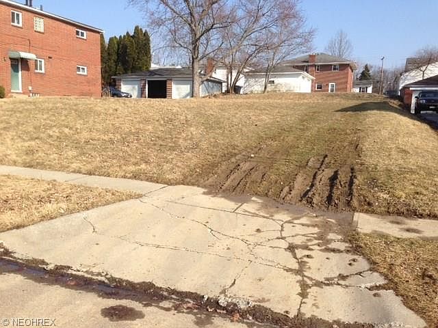 1st image of 553 & 555 Treeside Dr