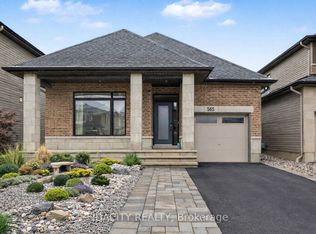 565 Bobolink Rdg, Ottawa, ON K2S2P4