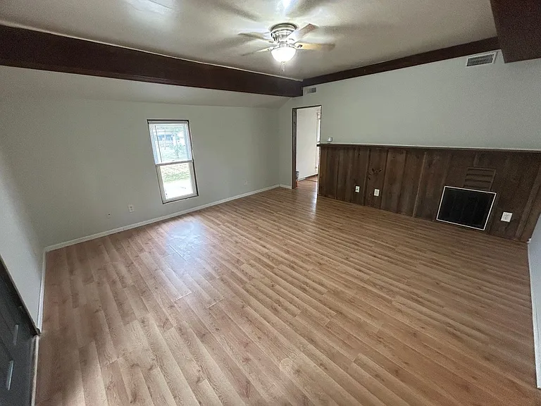 107 W Prairie St — Photo 5