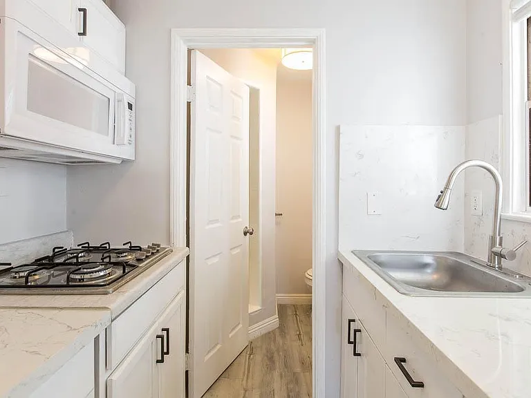 8601 Cadillac Ave #8525-1/2 — Photo 10