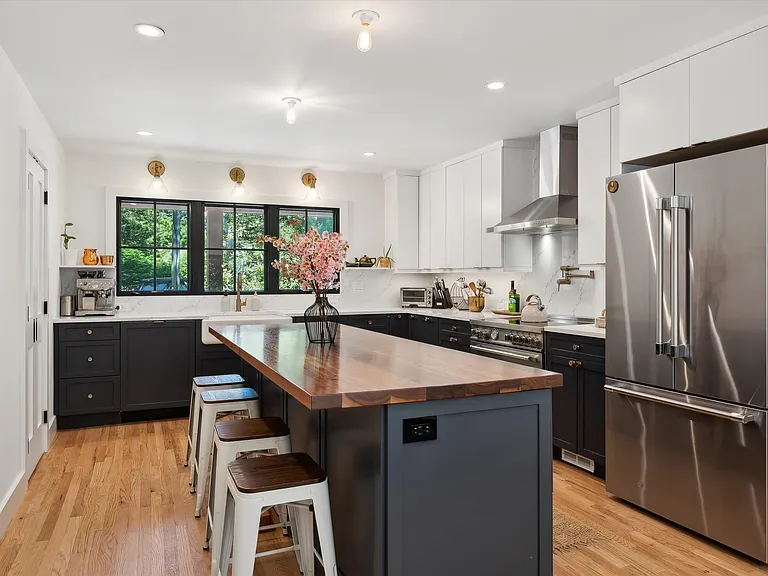 15 Tyrone Dr — Photo 11