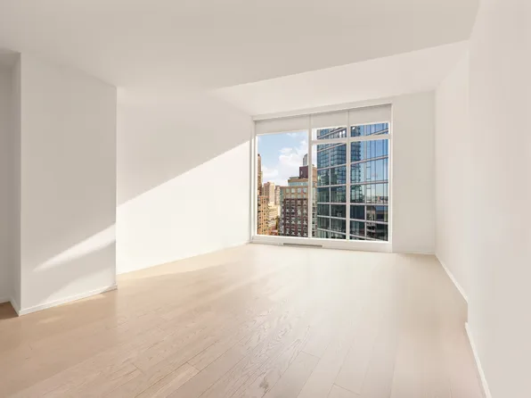 30 Riverside Boulevard image 1 of 10