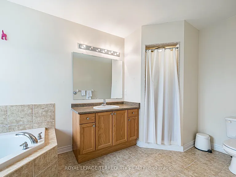 3926 Candlelight Dr — Photo 41