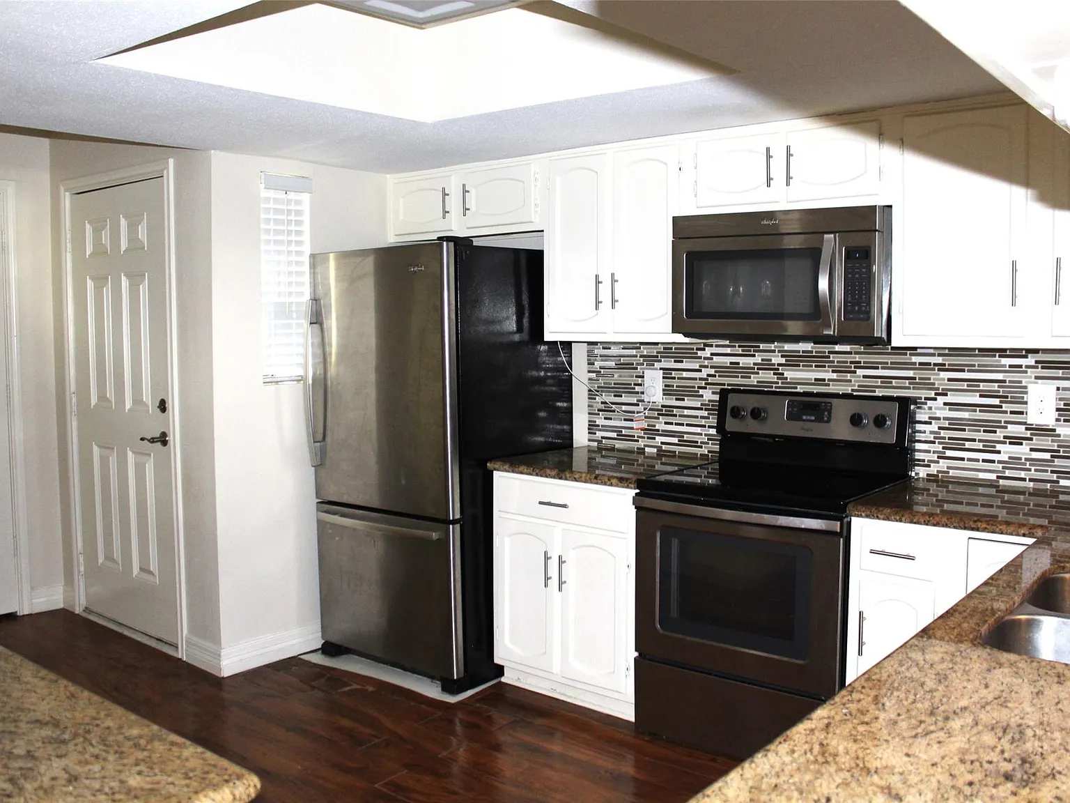 2 bed, 2.0 bath, 1223 sqft, $1,500 — Photo 2