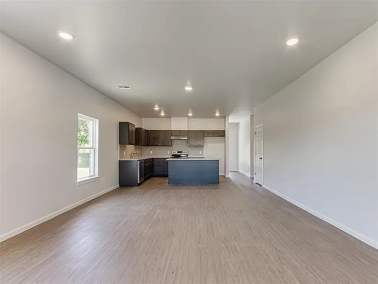 125 Jennifer Ave — Photo 5