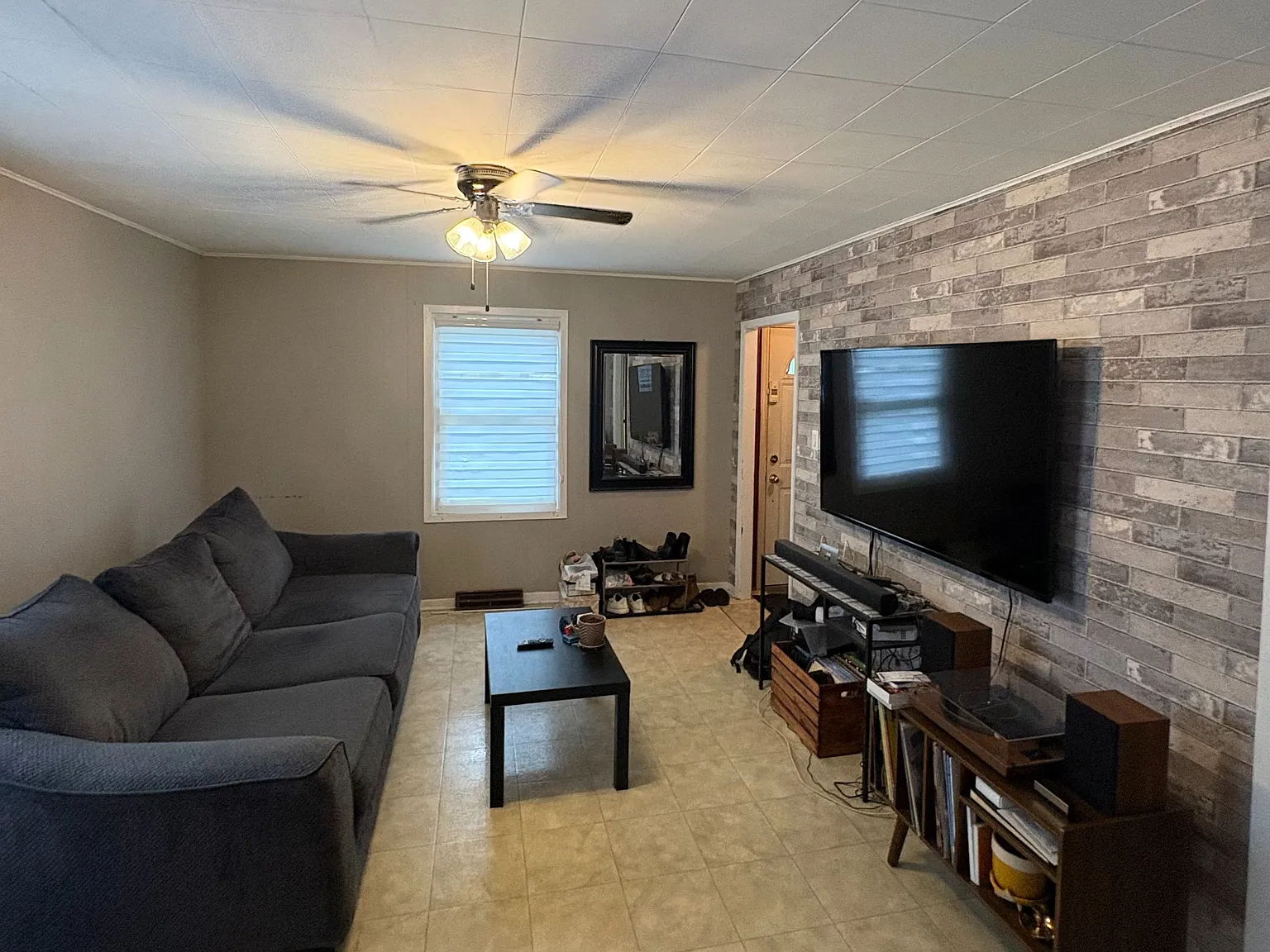 3 bed, $1,900 — Photo 2