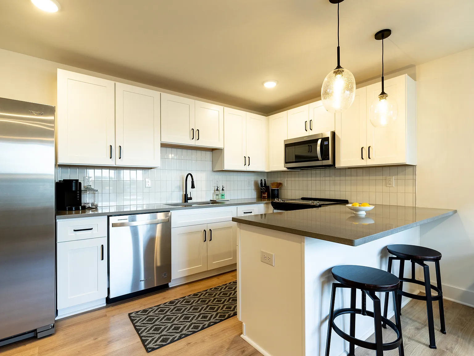 2 bed, 996 sqft, $2,500 — Photo 2