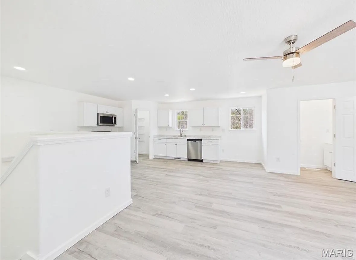 2 bed, 1.5 bath, 1144 sqft, $1,450 — Photo 2