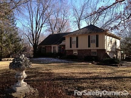 2317 W. 105th Street
						:
						Corner lot, large front yard, stone topiary in corner garden