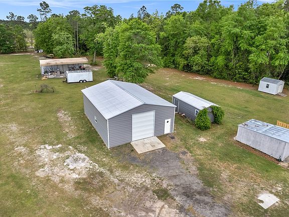 3rd image of 897 Empire Rd