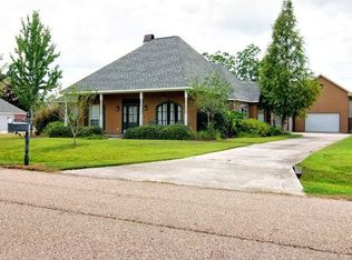 17425 Simone Dr, Prairieville, LA 70769