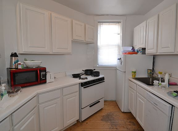 3rd image of 3845 N Greenview Ave #N3