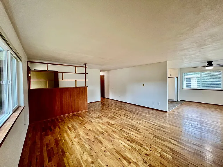 4020 15th Ct NE — Photo 7