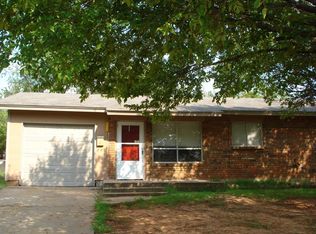 2608 Queensbury Rd, Moore, OK 73160