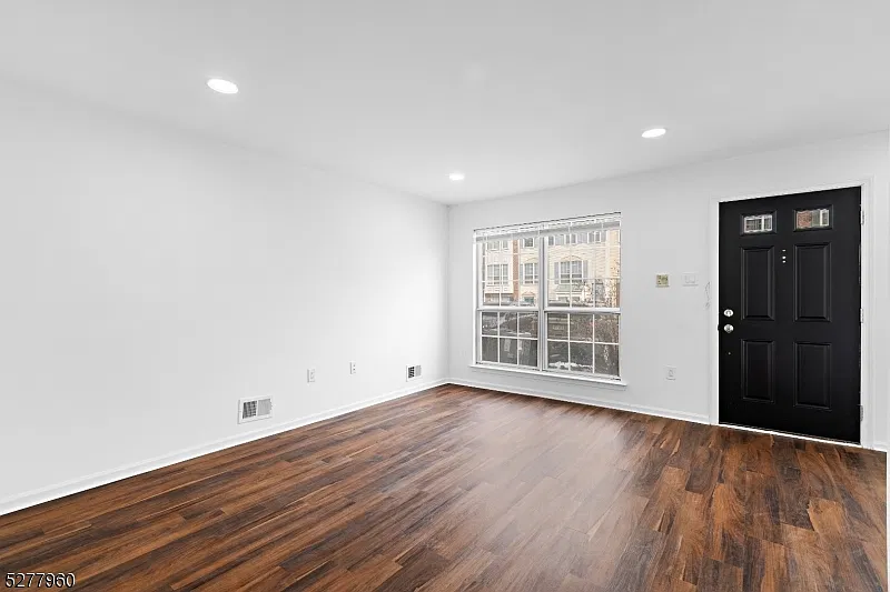 4 Boston Ct