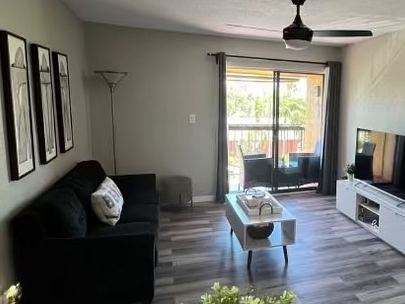 5th image of 2855 Winkler Ave