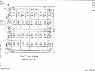 Corner Avenue R2 Drt 105th St, Sun village, CA 93543