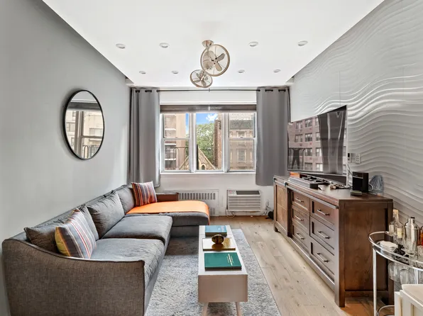 421 W 57th St APT 4C, New York, NY 10019