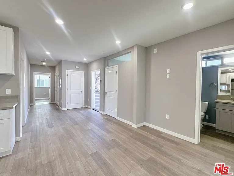 1107 S Hobart Blvd — Photo 6