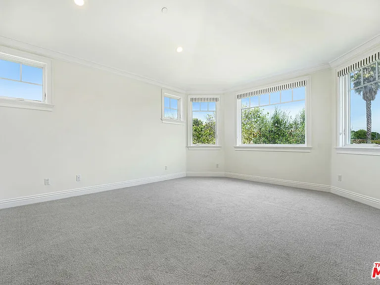 11540 Clover Ave — Photo 34