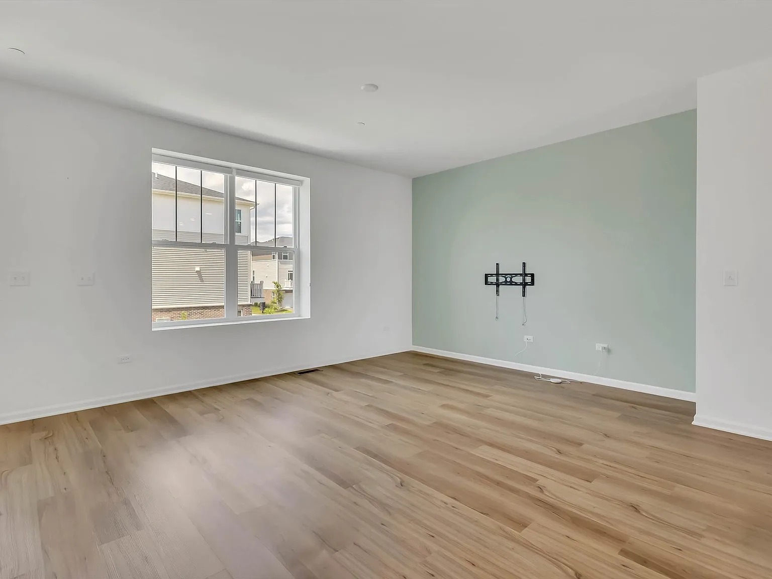 3 bed, 2.5 bath, 1792 sqft, $3,400 — Photo 4