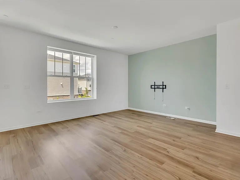 1078 Bogart St — Photo 4