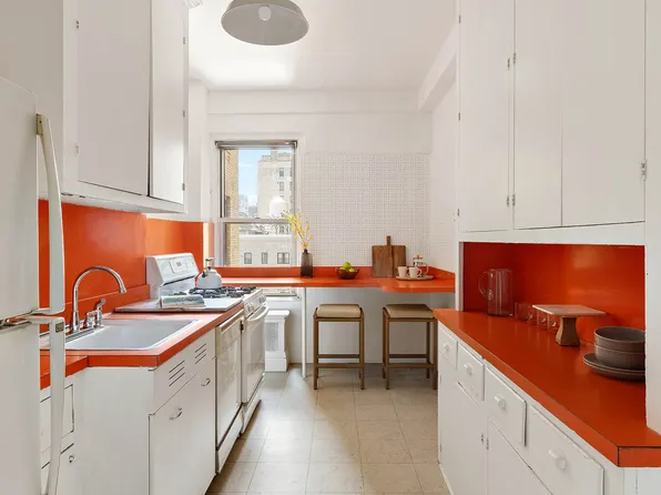 975 Park Avenue image 14 of 16