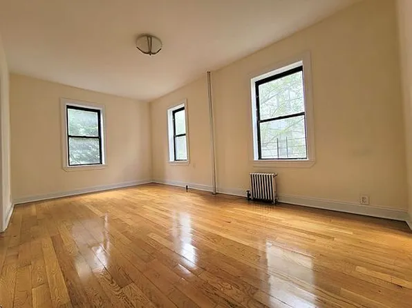 21-57 33rd St #3A, Astoria, NY 11105