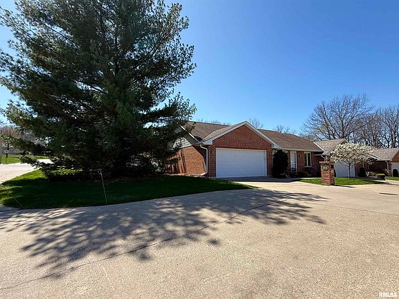 3rd image of 104 Waterford Dr W
