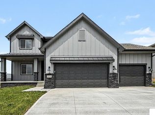 18710 Pinehurst Ave, Omaha, NE 68136