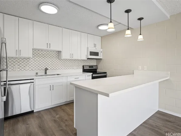 1687 Pensacola St APT 902, Honolulu, HI 96822