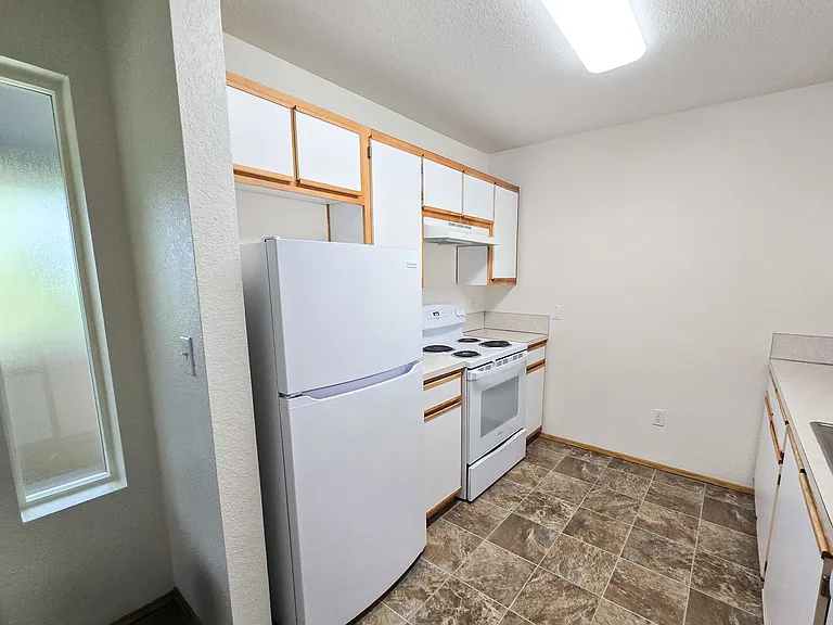 Camelot East Apartments — Photo 18