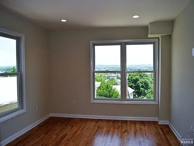 Studio, $1,950 — Photo 4