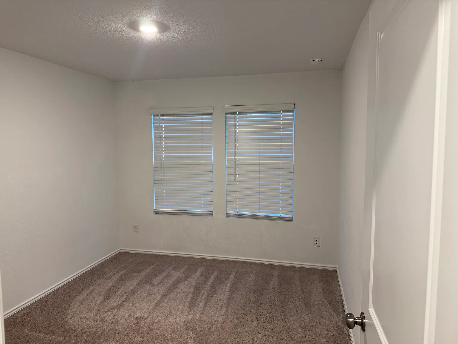 4 bed, 2030 sqft, $2,250 — Photo 2