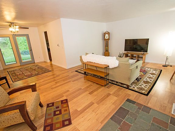 5th image of 1100 Digby Dr