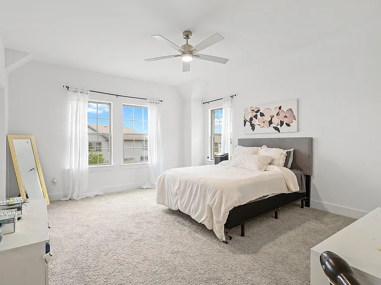 1013 Carnation Dr — Photo 26