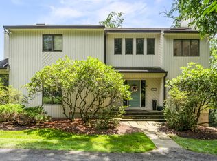 739 Rock Rimmon Rd, Stamford, CT 06903