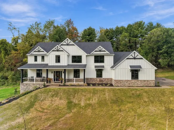 105 Old Indian Trail Rd, Fox Chapel, PA 15238