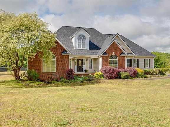 2nd image of 294 Southern Oaks Dr