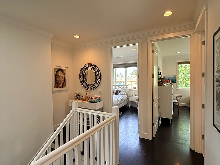 7 Locust Ave — Photo 9