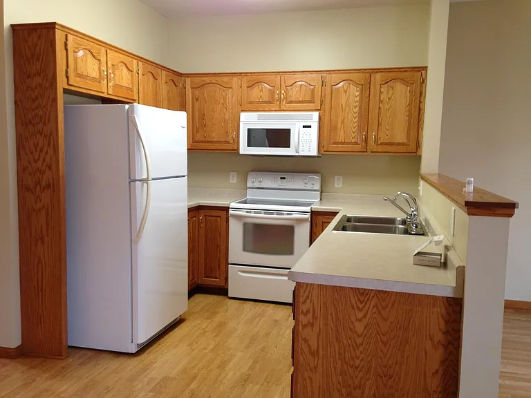 2103 Linden Trl — Photo 14