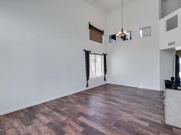 5th image of 1326 E 12th St