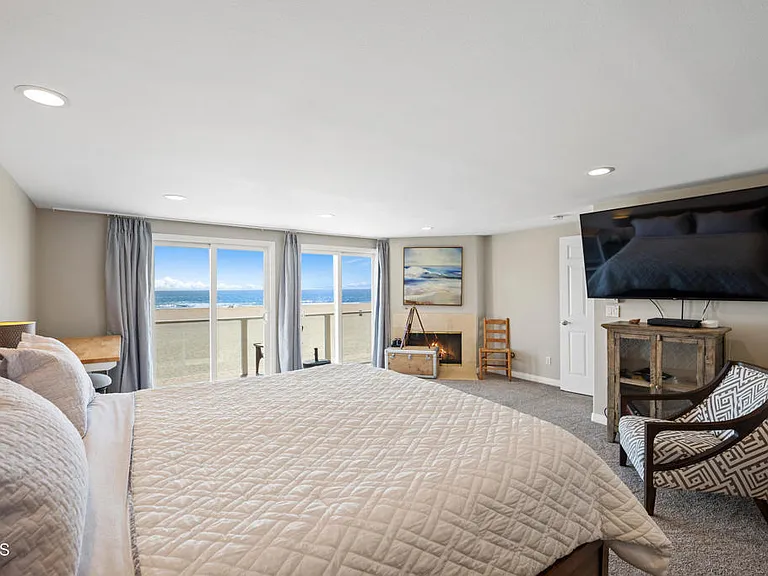 305 Ocean Dr — Photo 25