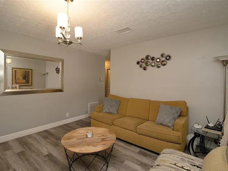 1635 Gladys St #2 — Photo 16
