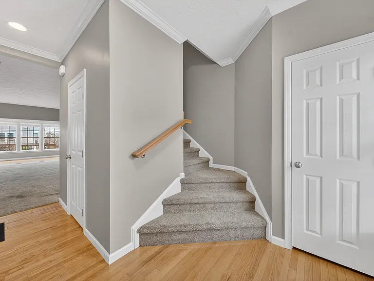 109 Clay Ct — Photo 2