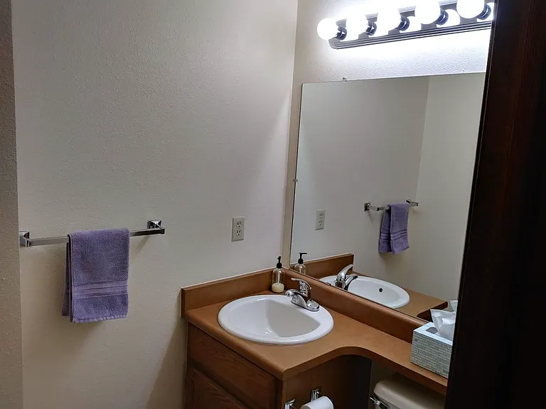 Main floor 1/2 bathroom